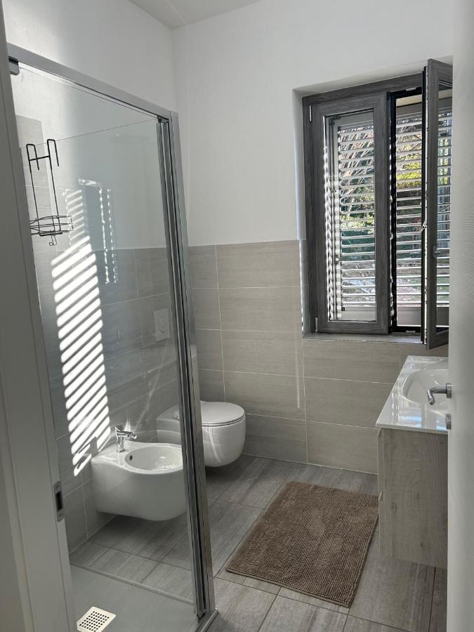 Le Camelie Del Lario Apartment Grandate Bagian luar foto